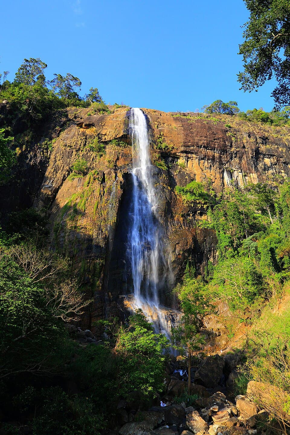 Diyaluma Falls