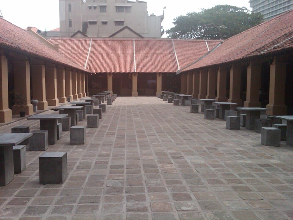 डच हॉस्पिटल शॉपिंग परिसर